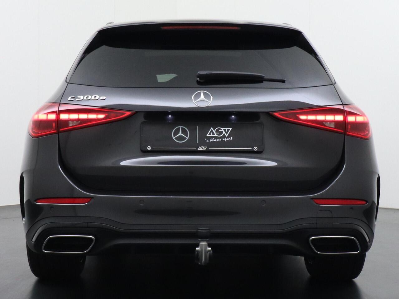 Mercedes-Benz C-KLASSE Estate 300 e Business Solution AMG | Panorama - Schuifdak | Trekhaak Wegklapbaar | Memorystoelen | Digital Light | Burmester Surround Sound | 360° Camera | Head-Up Display | Nightpakket