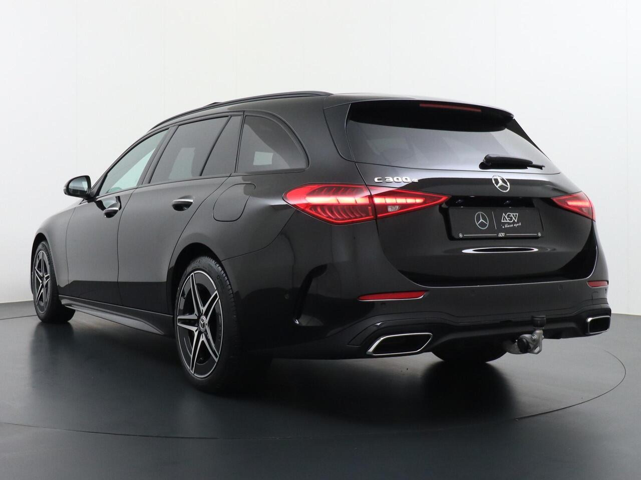 Mercedes-Benz C-KLASSE Estate 300 e Business Solution AMG | Panorama - Schuifdak | Trekhaak Wegklapbaar | Memorystoelen | Niveauregeling | Head-Up Display | 360° Camera | Burmester Surround Sound