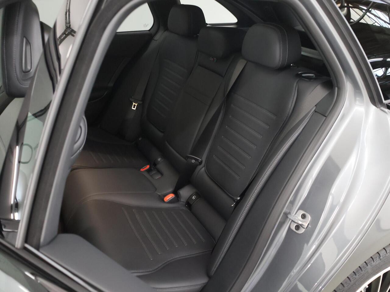 Mercedes-Benz C-KLASSE Estate 300e Business Solution AMG | Panoramaschuifdak | Premium Plus | Burmester | Head-Up | Trekhaak |