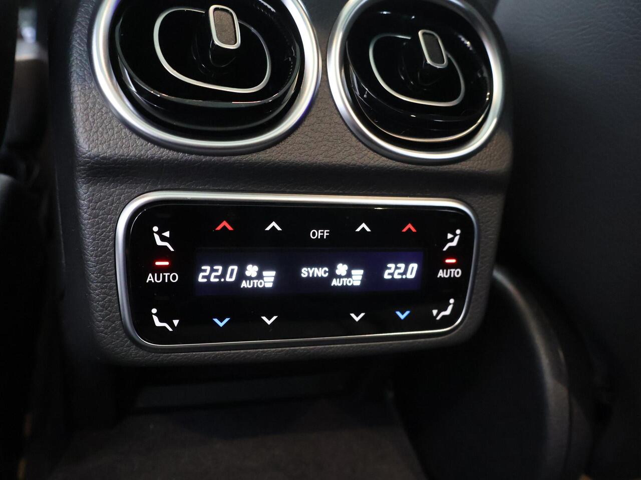 Mercedes-Benz C-KLASSE Estate 300e Business Solution AMG | Panoramaschuifdak | Premium Plus | Burmester | Head-Up | Trekhaak |