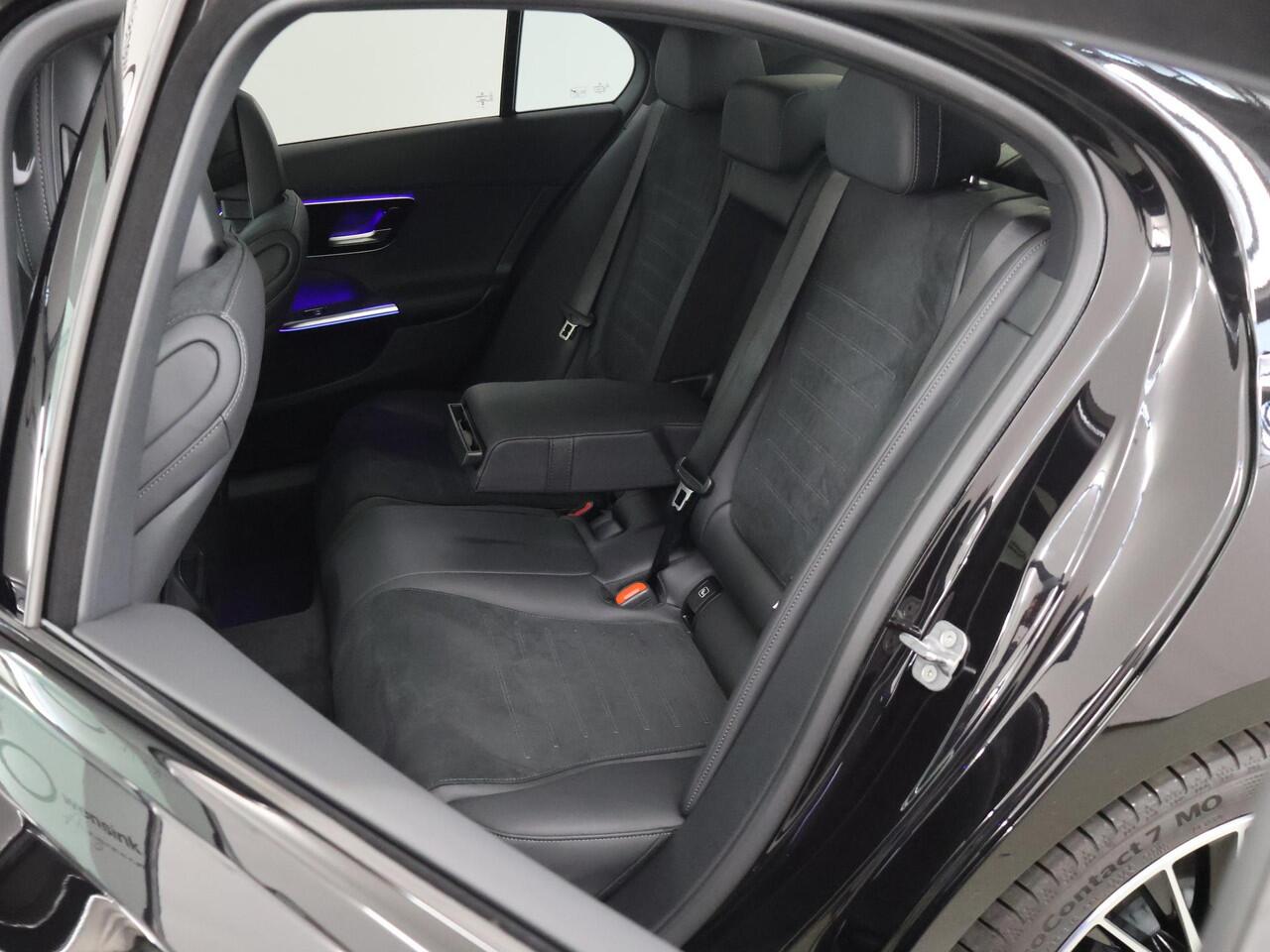 Mercedes-Benz C-KLASSE 300e Business Solution AMG | Panoramaschuifdak | Trekhaak | DIGITAL LIGHT | Nightpakket | dodehoekassistent | 360° camera |