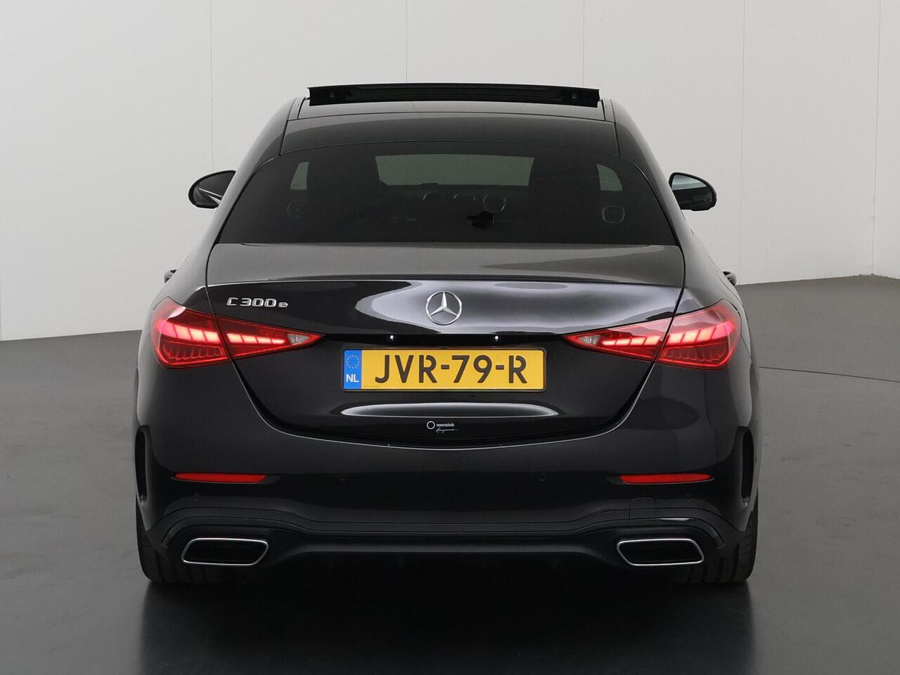 Mercedes-Benz C-KLASSE 300e Business Solution AMG | Panoramaschuifdak | Trekhaak | DIGITAL LIGHT | Nightpakket | dodehoekassistent | 360° camera |