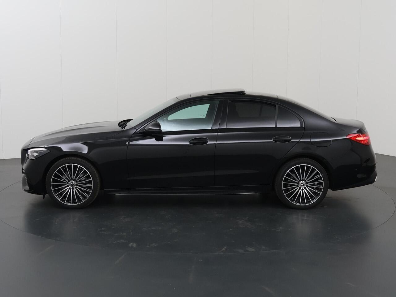Mercedes-Benz C-KLASSE 300e Business Solution AMG | Panoramaschuifdak | Trekhaak | DIGITAL LIGHT | Nightpakket | dodehoekassistent | 360° camera |