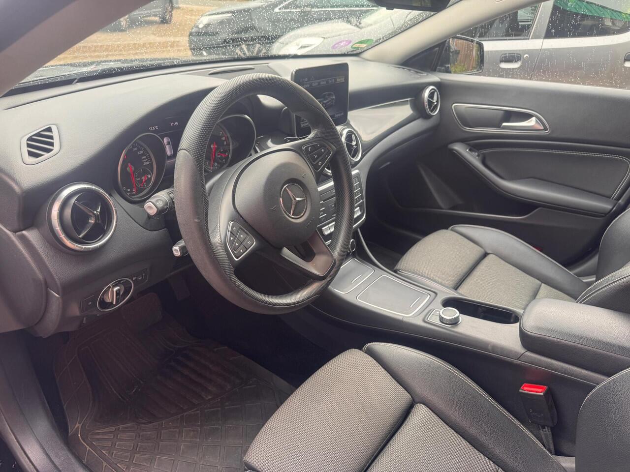 Mercedes-Benz CLA-KLASSE Shooting Brake 180 Prestige limited edition