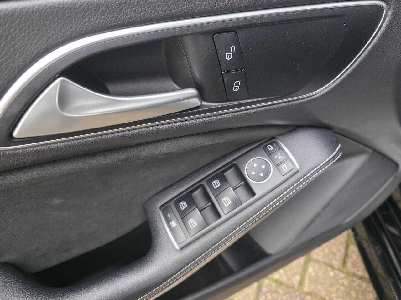 Mercedes-Benz CLA-KLASSE Shooting Brake 180 Edition AUTOMAAT | Navigatie | Leer | Airco | Sportstoelen | Licht metalen velgen