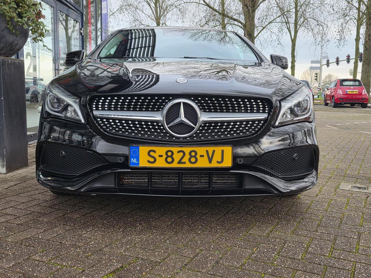 Mercedes-Benz CLA-KLASSE Shooting Brake 180 Edition AUTOMAAT | Navigatie | Leer | Airco | Sportstoelen | Licht metalen velgen