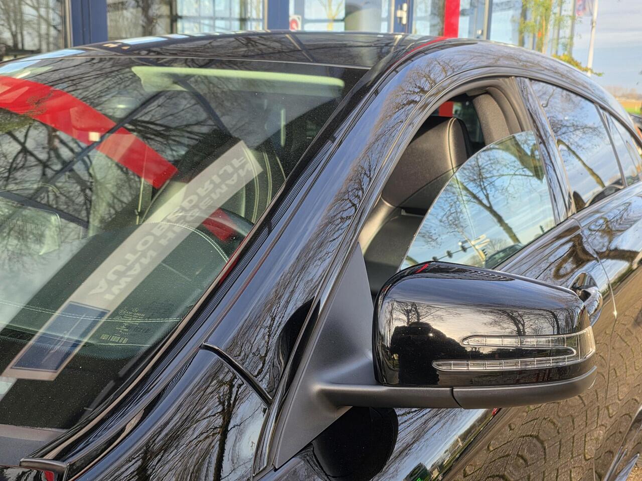 Mercedes-Benz CLA-KLASSE Shooting Brake 180 Edition AUTOMAAT | Navigatie | Leer | Airco | Sportstoelen | Licht metalen velgen