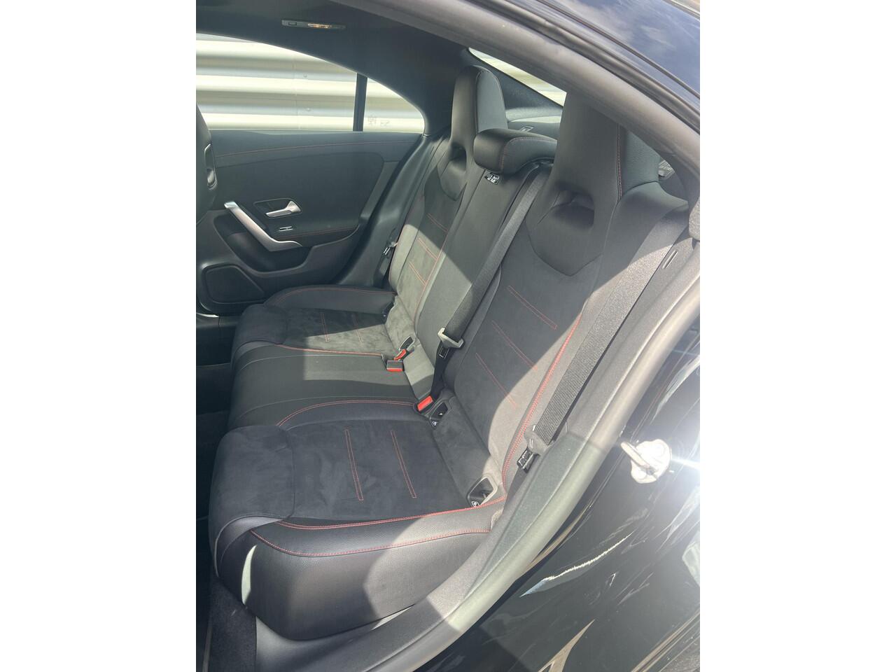 Mercedes-Benz CLA-KLASSE 180 AMG Panorama Multibeam Matrix 19 Inch