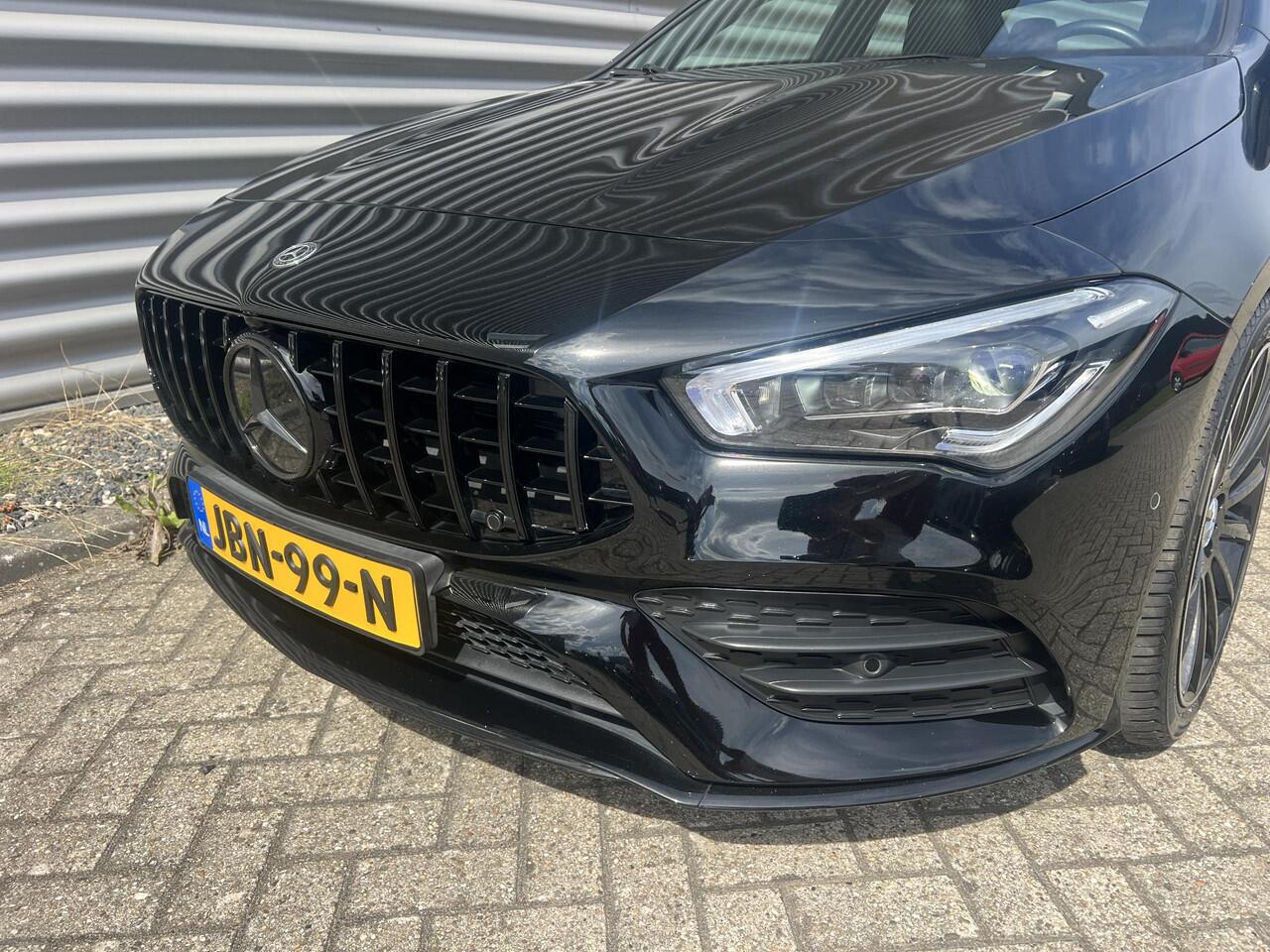 Mercedes-Benz CLA-KLASSE 180 AMG Panorama Multibeam Matrix 19 Inch