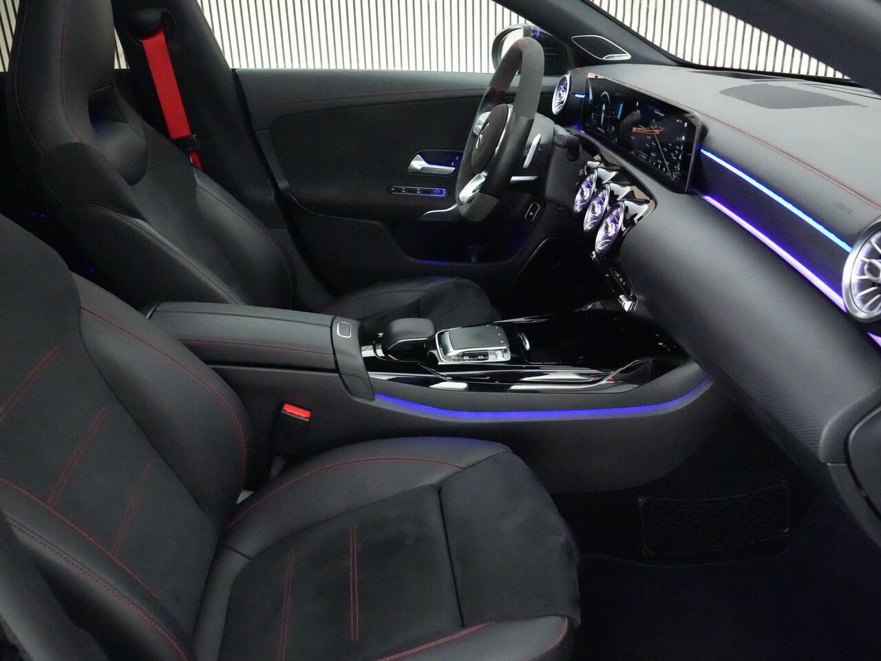 Mercedes-Benz CLA-KLASSE 35 AMG 306pk 4MATIC Premium Plus |panoramadak|Burmester|HUD|BLIS|Apple Carplay|stoelverwarming|parkeercamera|adaptive cruise control|clima control|