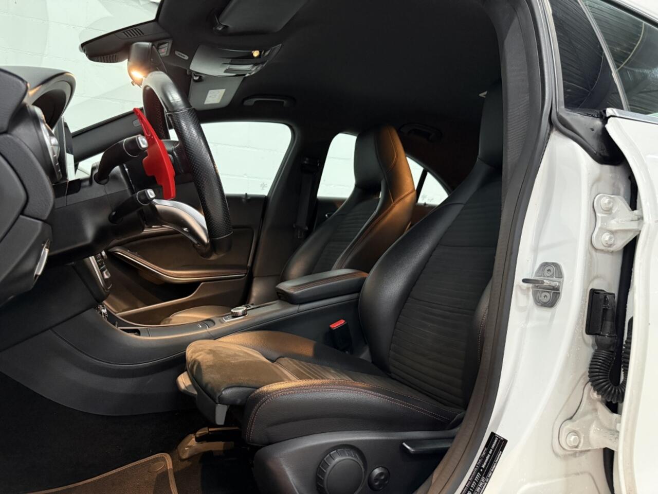 Mercedes-Benz CLA-KLASSE 180 *Camera*Cruise*Stoelverwarming*