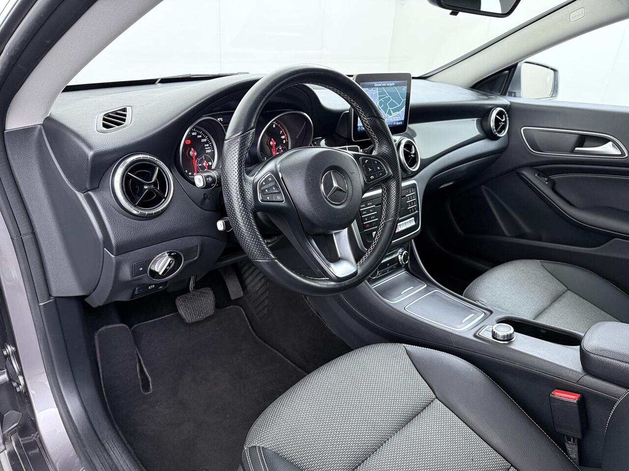 Mercedes-Benz CLA-KLASSE 180 Ambition Trekhaak | Automaat | Navigatie |