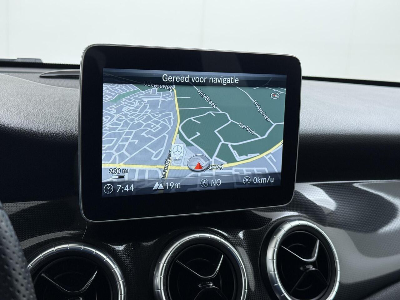 Mercedes-Benz CLA-KLASSE 180 Ambition Trekhaak | Automaat | Navigatie |