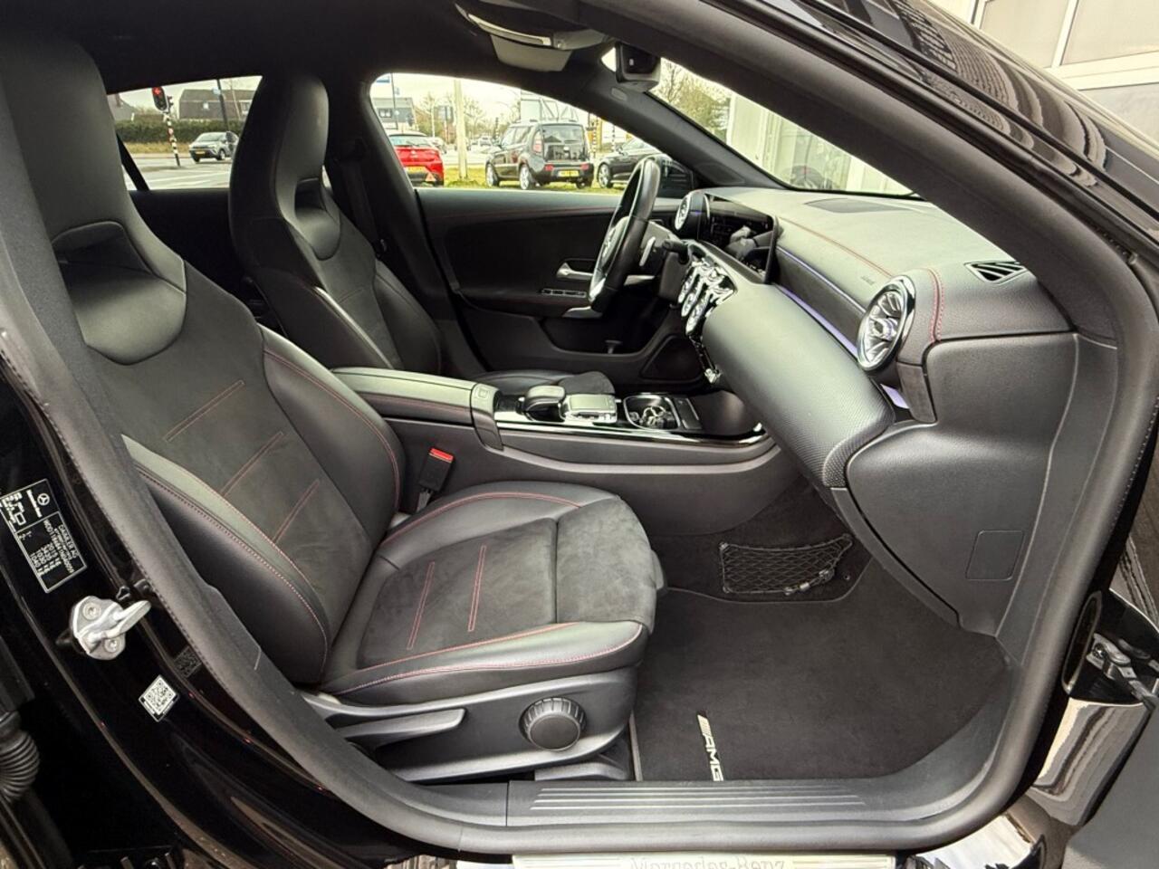 Mercedes-Benz CLA-KLASSE CLA180 Business Solution AMG Aut. Navi Camera Sfeerverlichting