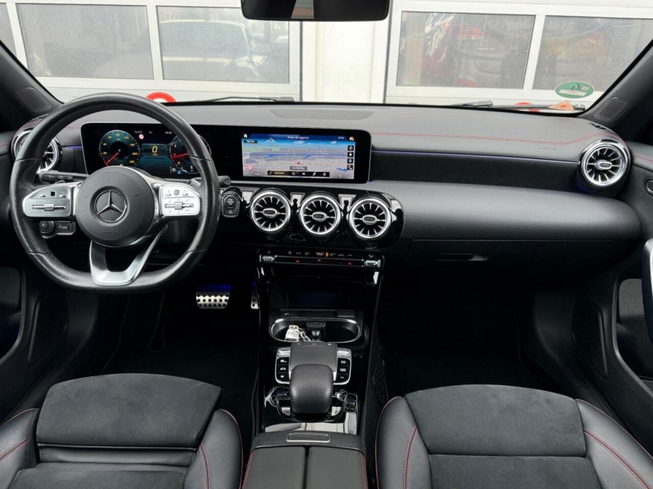 Mercedes-Benz CLA-KLASSE CLA180 Business Solution AMG Aut. Navi Camera Sfeerverlichting