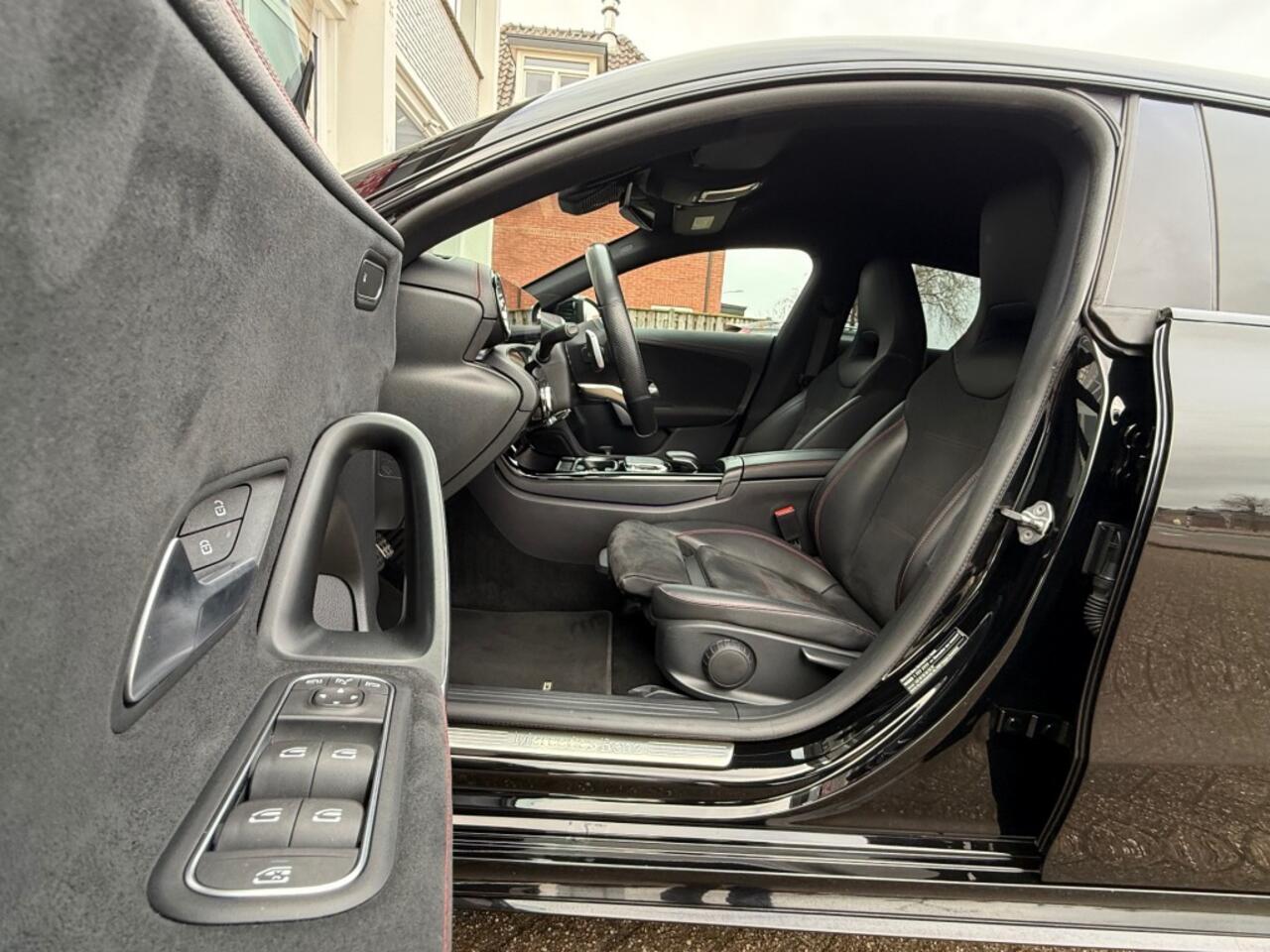 Mercedes-Benz CLA-KLASSE CLA180 Business Solution AMG Aut. Navi Camera Sfeerverlichting