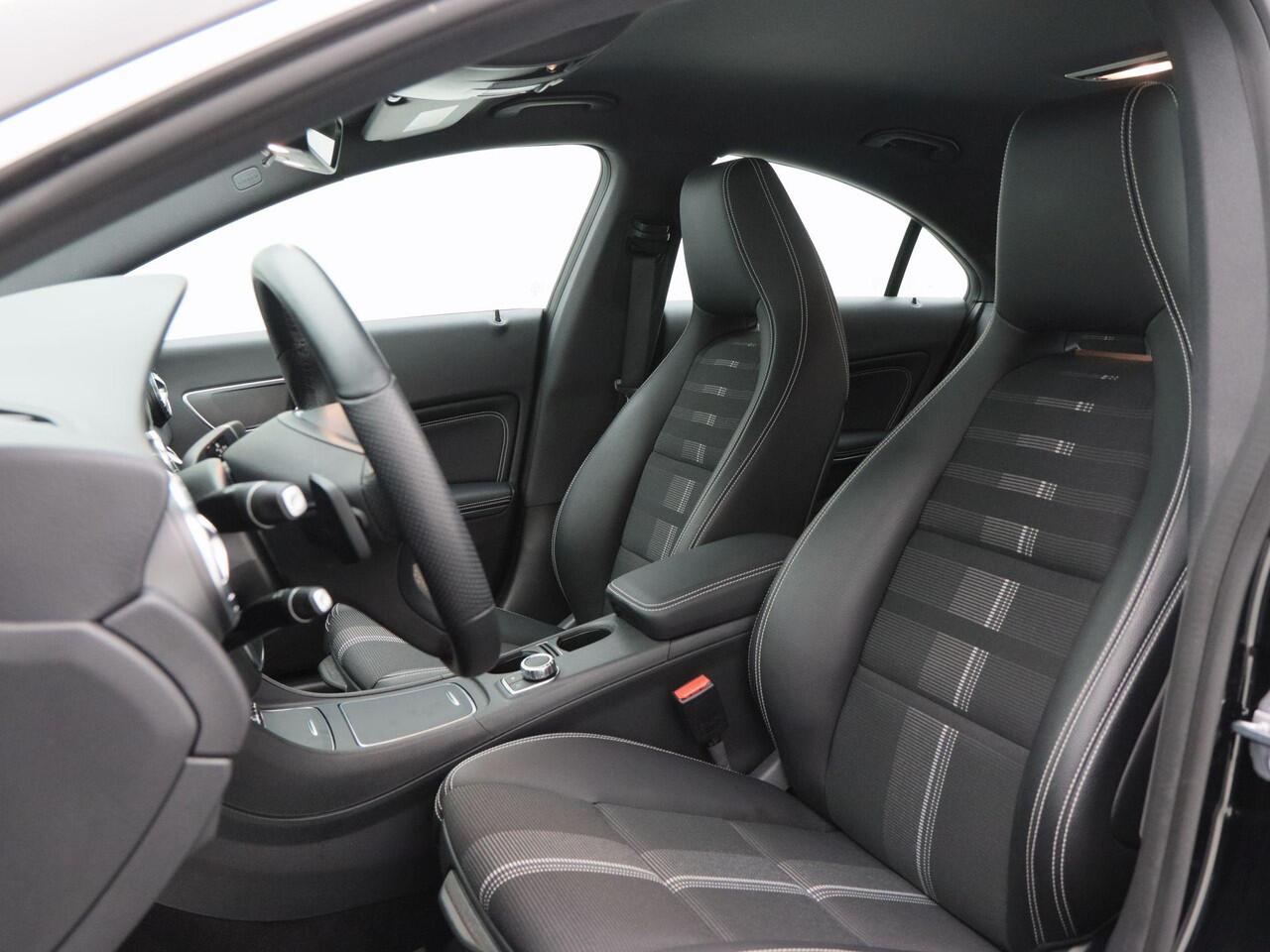 Mercedes-Benz CLA-KLASSE 180 Business Solution 123 Pk Automaat | Sportstoelen | Camera | Stoelverwarming | 18 Inch | 46.230 Km!