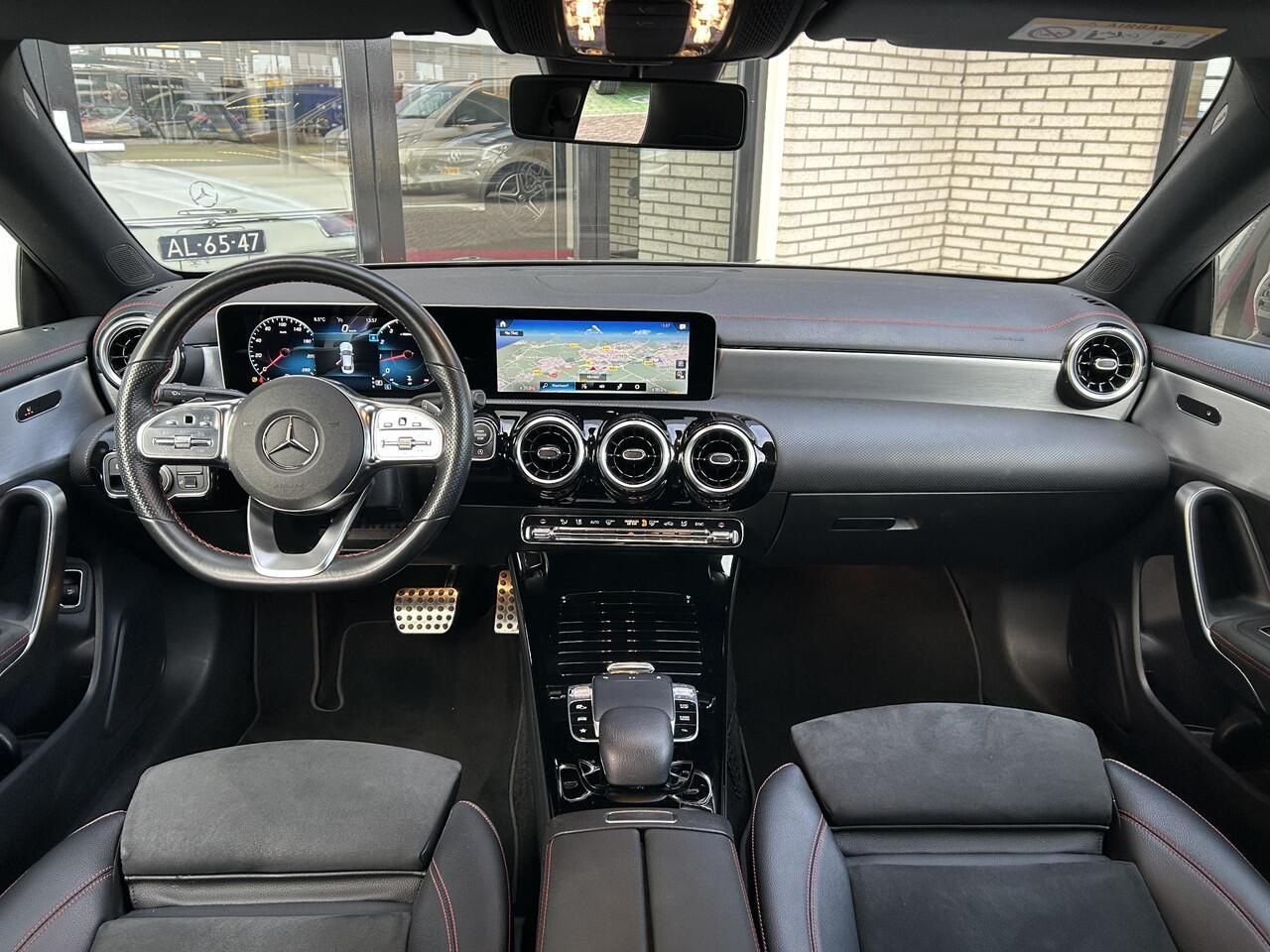 Mercedes-Benz CLA-KLASSE 180 Business Solution AMG | Cruise Control | Stoelverwarming | Navigatie