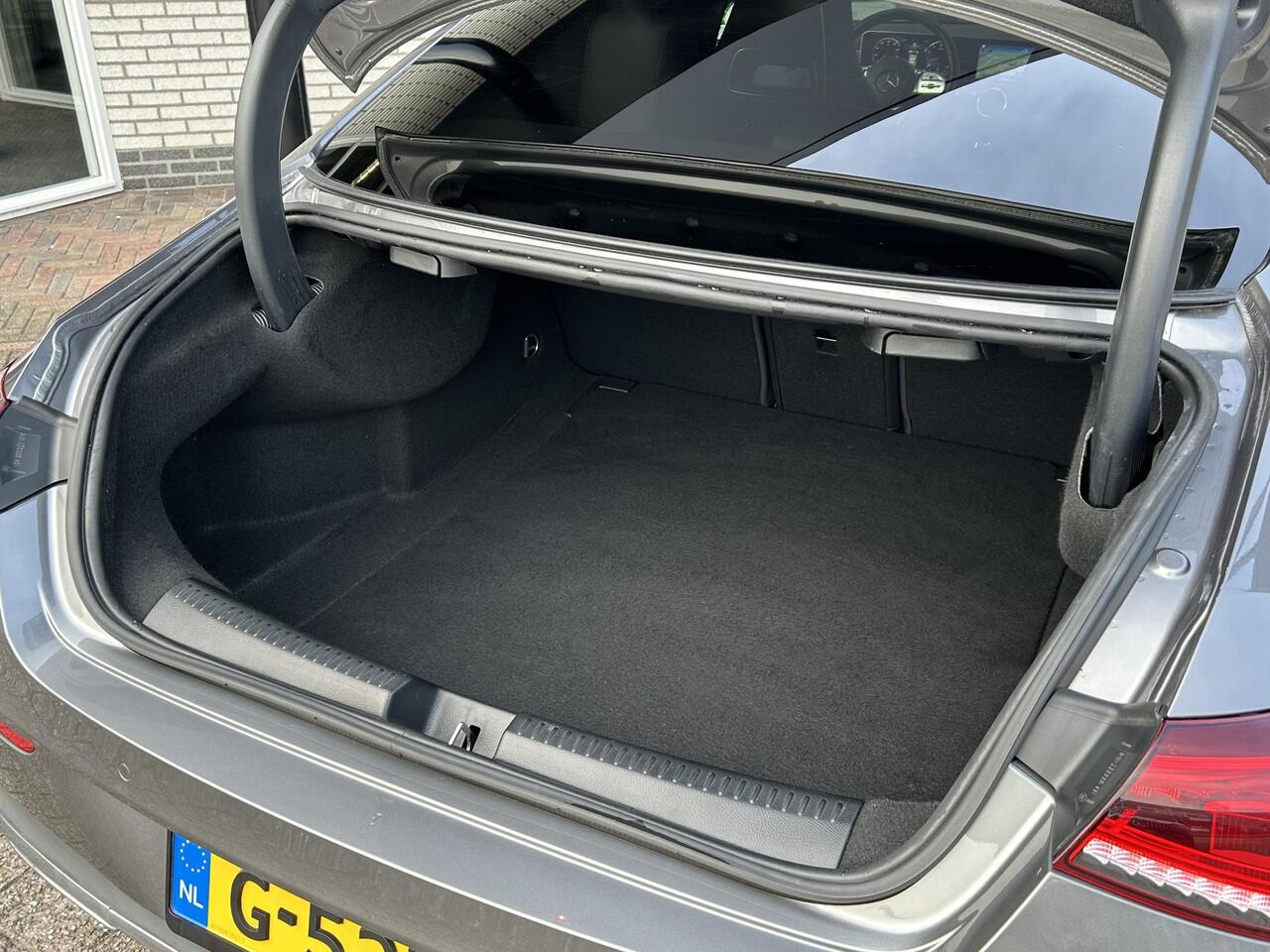 Mercedes-Benz CLA-KLASSE 180 Business Solution AMG | Cruise Control | Stoelverwarming | Navigatie