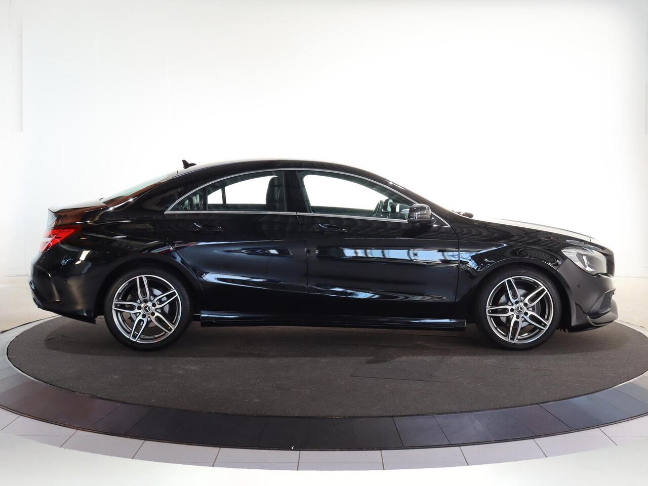 Mercedes-Benz CLA-KLASSE 180 | AMG | Achteruitrijcamera | LED-koplampen | Stoelverwarming | Parkeerpakket |