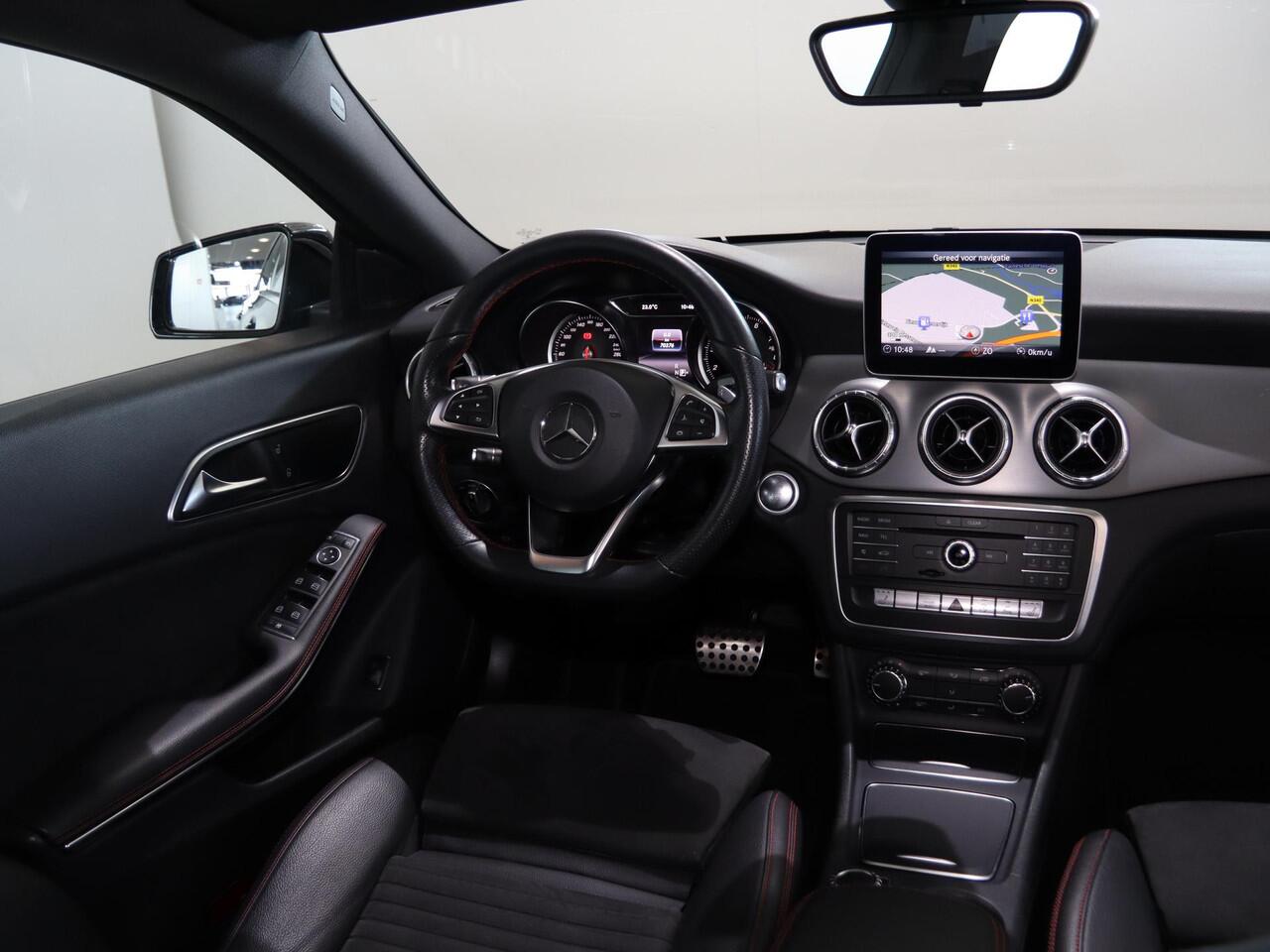 Mercedes-Benz CLA-KLASSE 180 | AMG | Achteruitrijcamera | LED-koplampen | Stoelverwarming | Parkeerpakket |