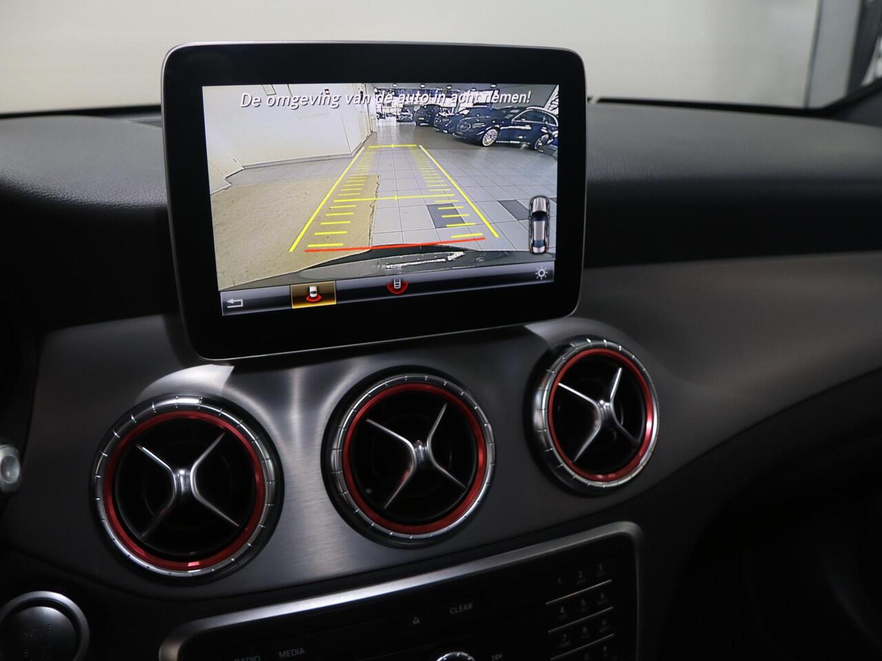 Mercedes-Benz CLA-KLASSE 180 | AMG | Achteruitrijcamera | LED-koplampen |