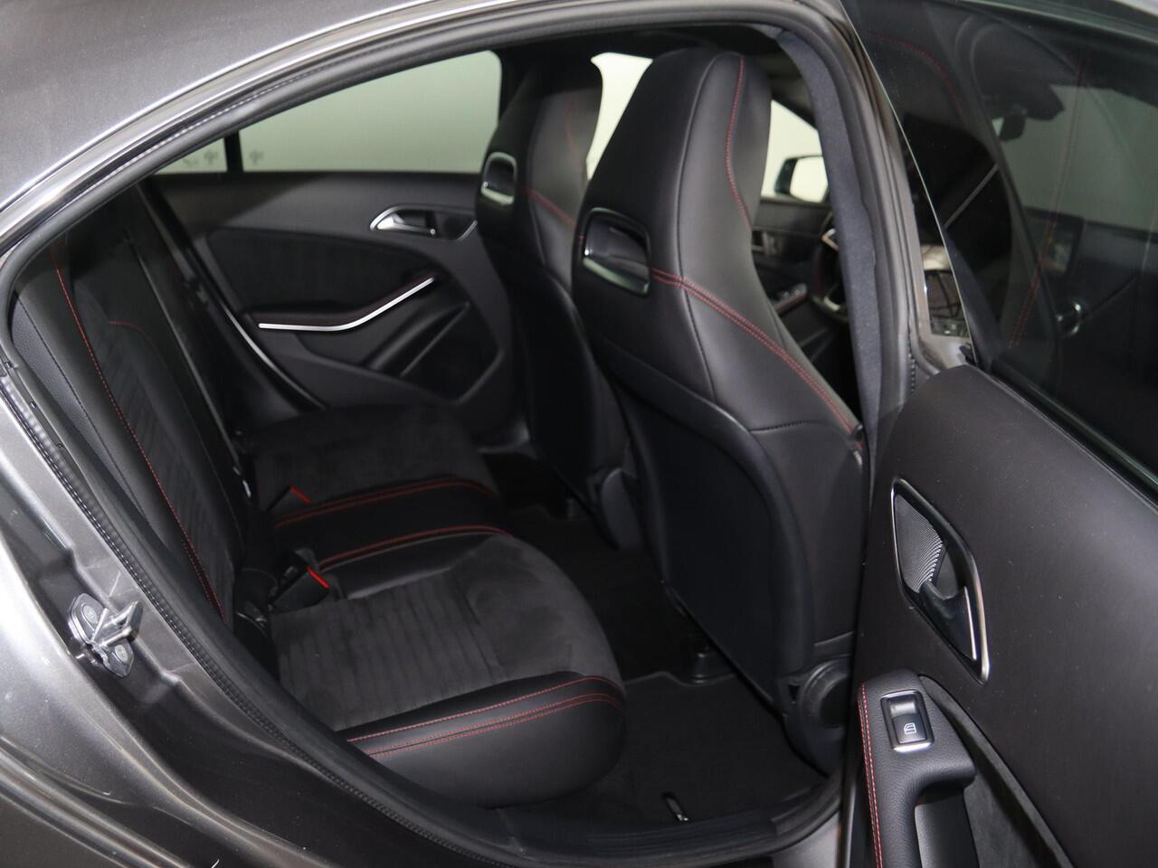 Mercedes-Benz CLA-KLASSE 180 | AMG | Achteruitrijcamera | LED-koplampen |