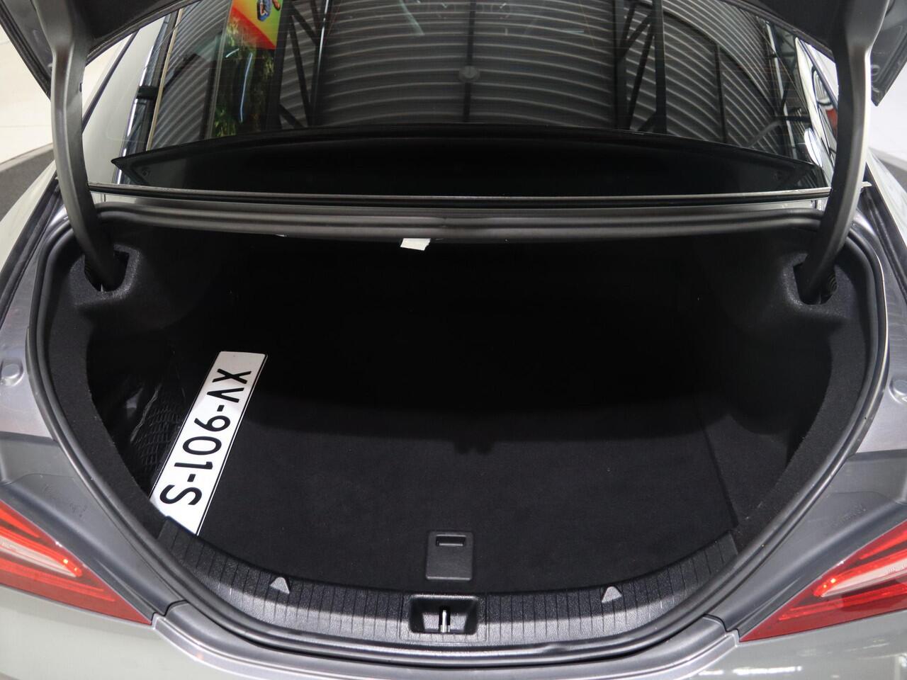 Mercedes-Benz CLA-KLASSE 180 | AMG | Achteruitrijcamera | LED-koplampen |