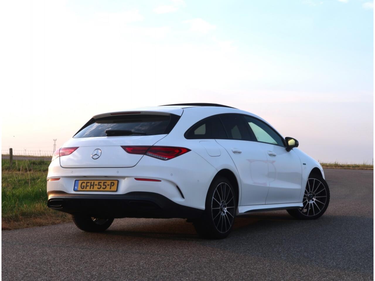 Mercedes-Benz CLA-KLASSE Shooting Brake 250e AMG Pano 360cam Burmester etc.