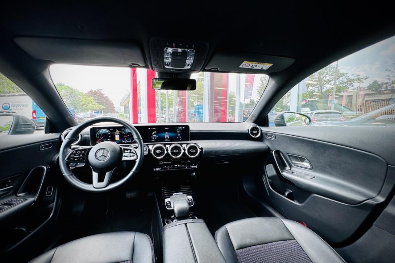 Mercedes-Benz CLA-KLASSE 180 Advantage / CAMERA / LED / STOELVERWARMING / APPLE + ANDROID