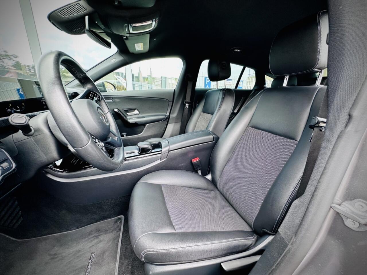 Mercedes-Benz CLA-KLASSE 180 Advantage / CAMERA / LED / STOELVERWARMING / APPLE + ANDROID