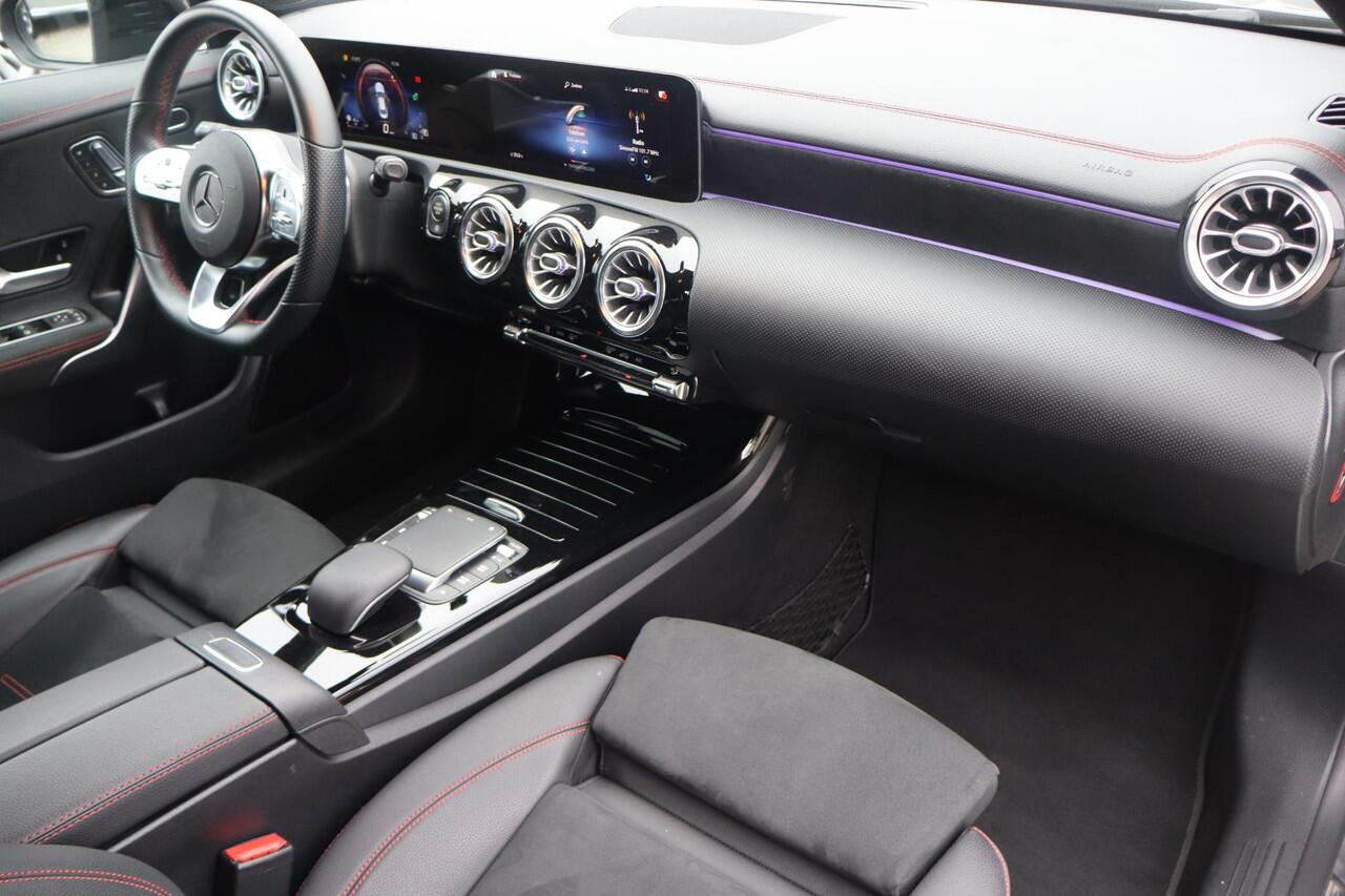 Mercedes-Benz CLA-KLASSE 250 4MATIC Premium Plus Camera, Apple Carplay, Android auto, Stoelverwarming, Climate control, Cruise control