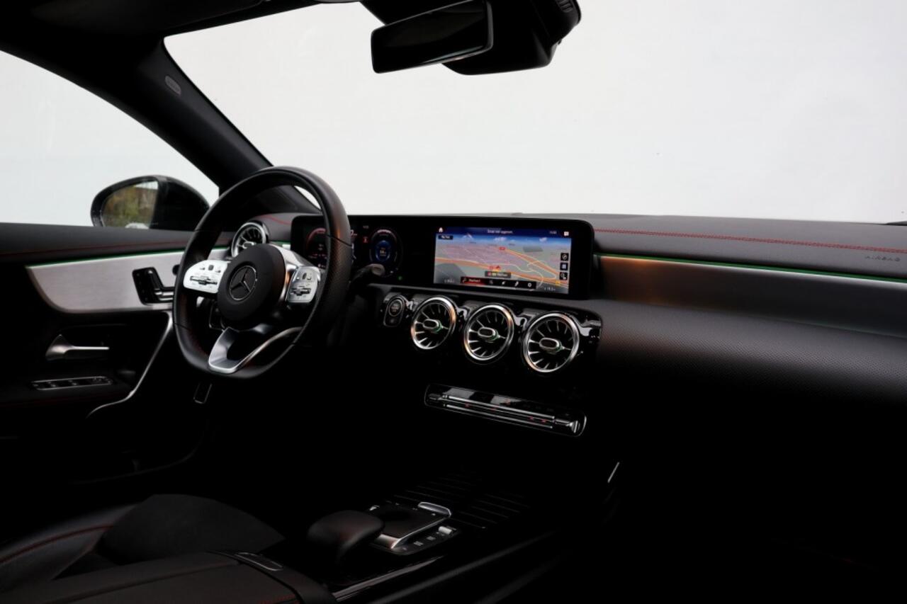 Mercedes-Benz CLA-KLASSE Shooting Brake 200 Bus Solution AMG - 163 pk **Pano / Sfeer