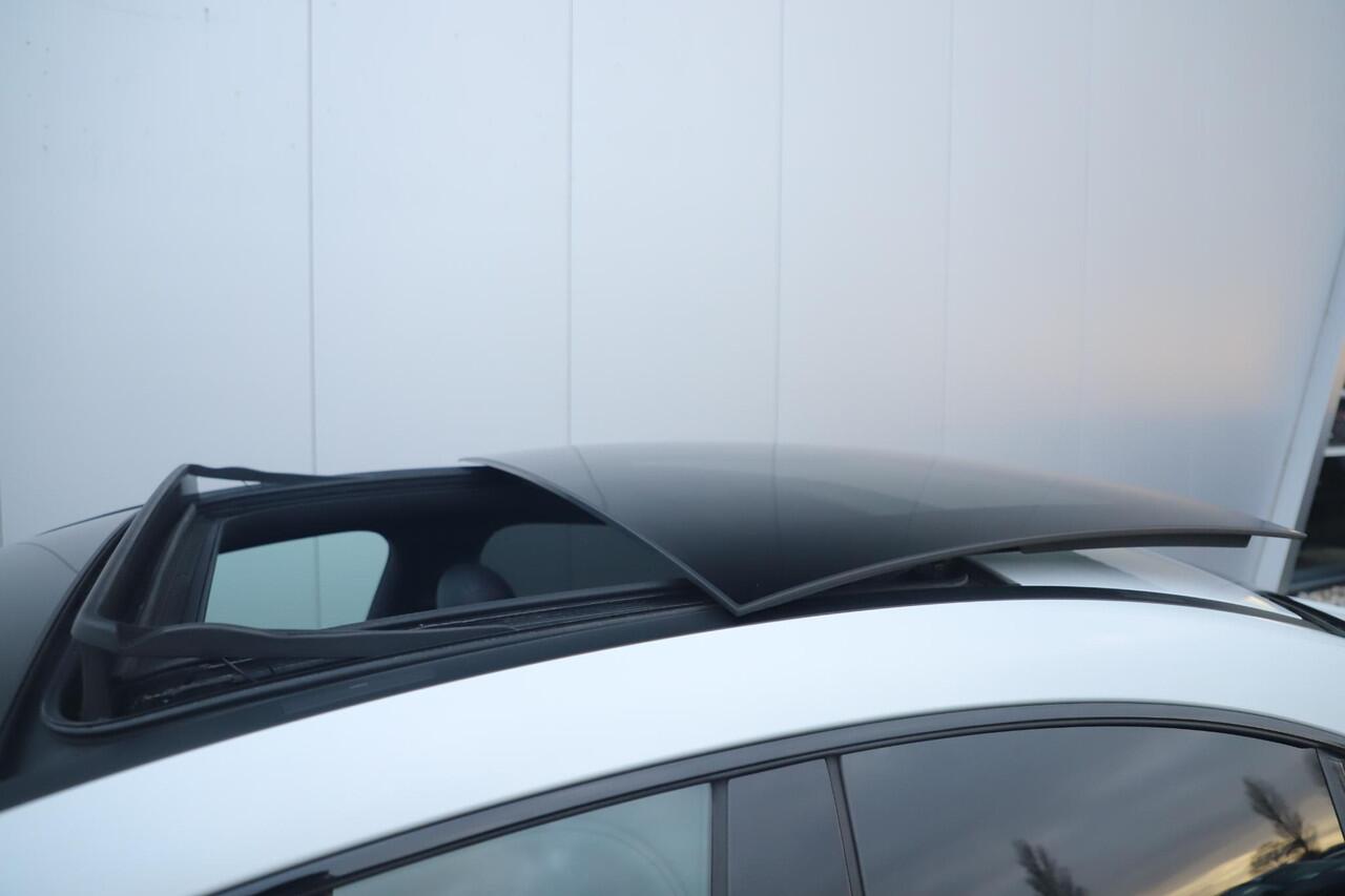 Mercedes-Benz CLA-KLASSE 200 Business Solution AMG Night 164PK Automaat Panoramadak Sfeerverlichting Widescreen 18 inch Navigatie Carplay Camera Full LED Stoelverwarming