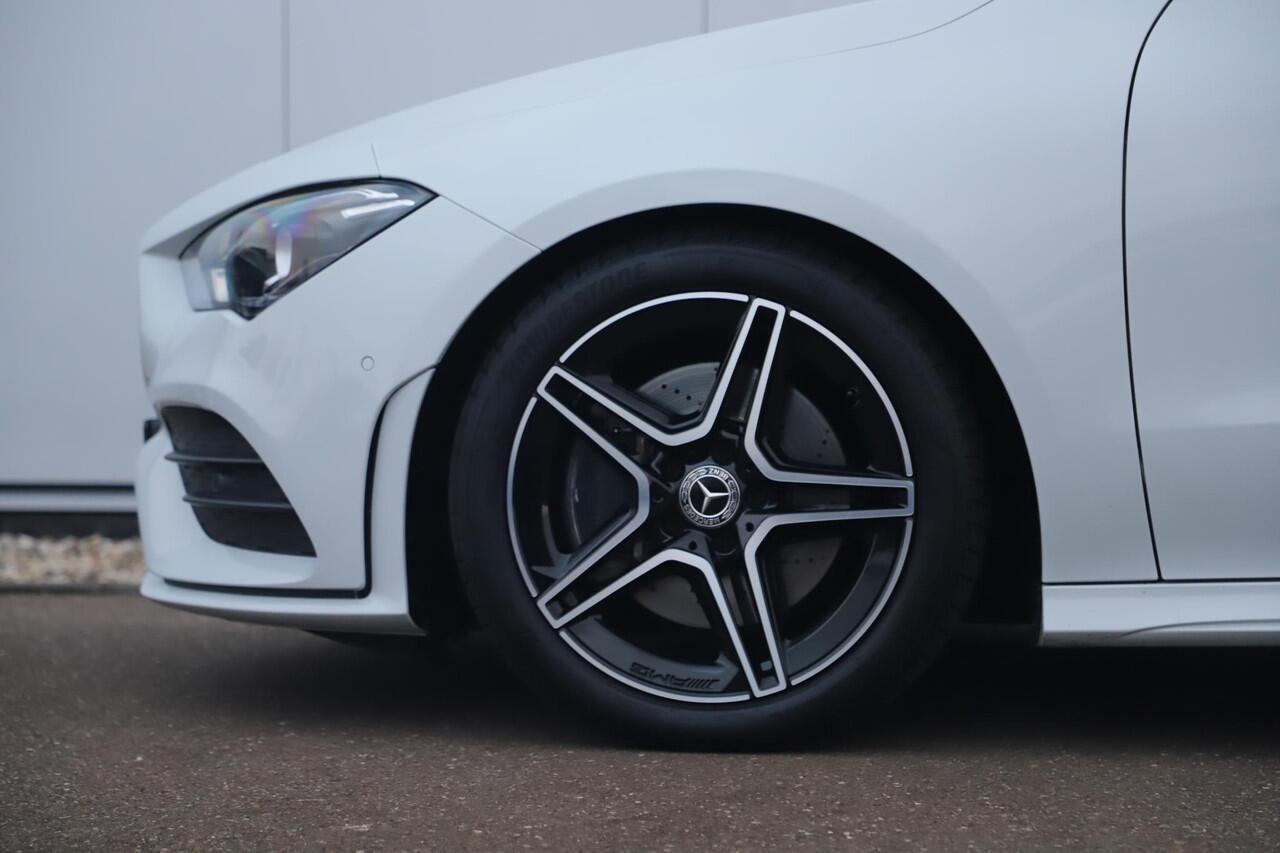 Mercedes-Benz CLA-KLASSE 200 Business Solution AMG Night 164PK Automaat Panoramadak Sfeerverlichting Widescreen 18 inch Navigatie Carplay Camera Full LED Stoelverwarming