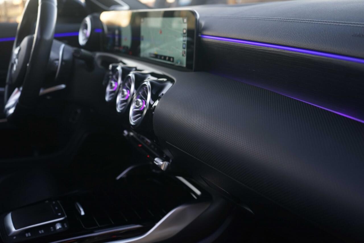 Mercedes-Benz CLA-KLASSE AMG CLA 35 4Matic 306PK Pano/Aero/Night/Sfeer