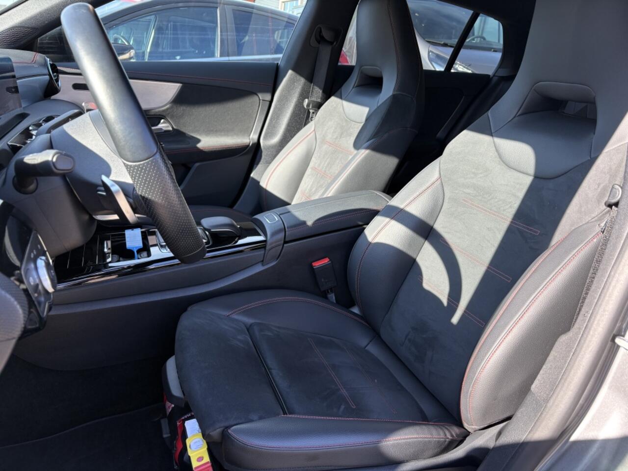 Mercedes-Benz CLA-KLASSE Shooting Brake 180 d Business Solution AMG DAB Camera Stoelverwarming