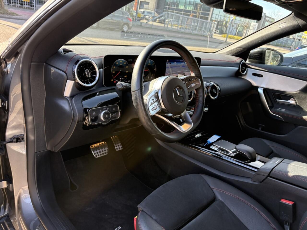 Mercedes-Benz CLA-KLASSE Shooting Brake 180 d Business Solution AMG DAB Camera Stoelverwarming