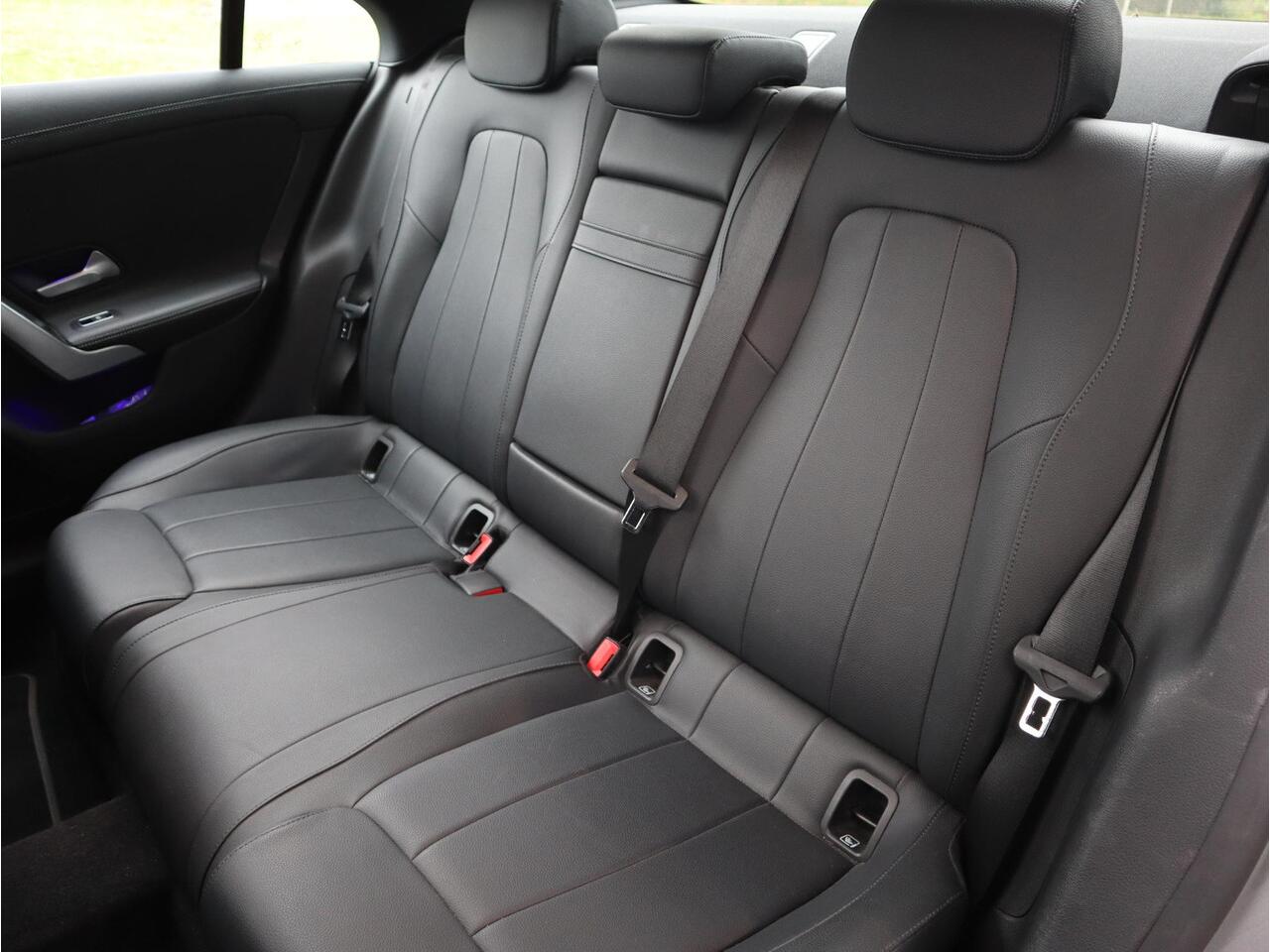 Mercedes-Benz CLA-KLASSE 180 Business Solution Luxury