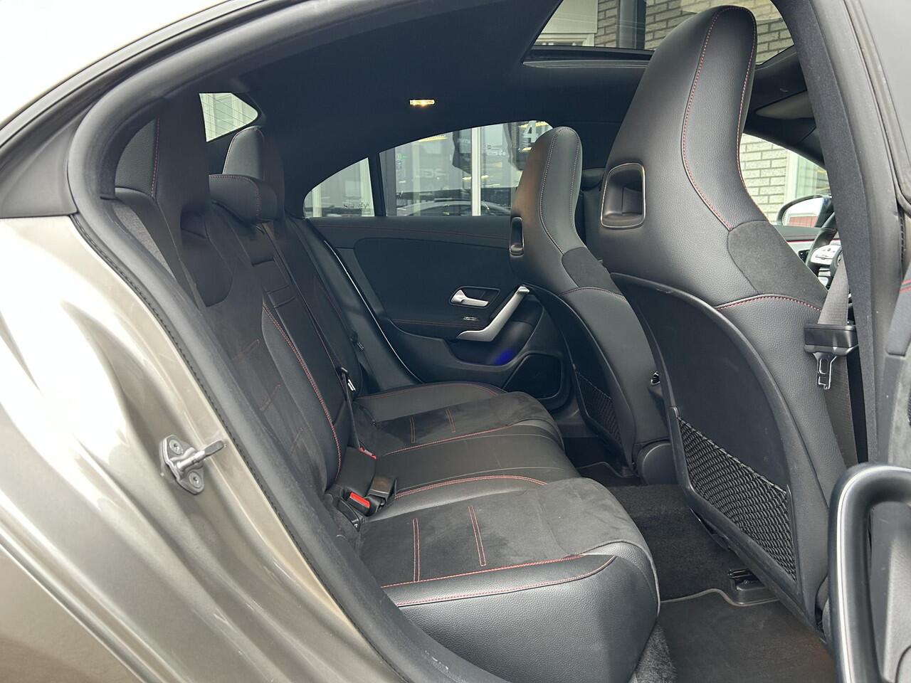 Mercedes-Benz CLA-KLASSE 180 Business Solution AMG | Trekhaak | Memory | Panoramadak