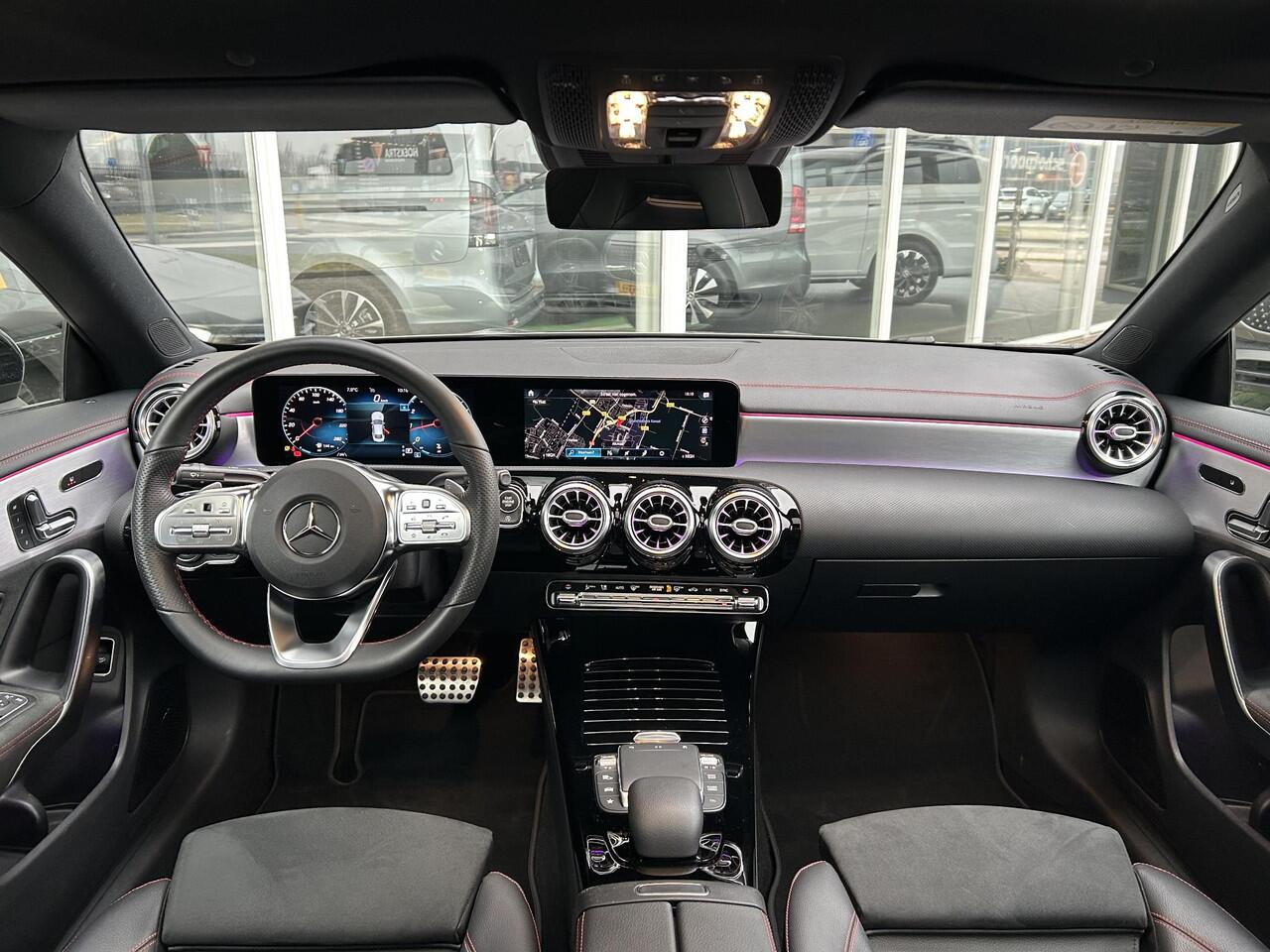 Mercedes-Benz CLA-KLASSE 180 Business Solution AMG | Trekhaak | Memory | Panoramadak