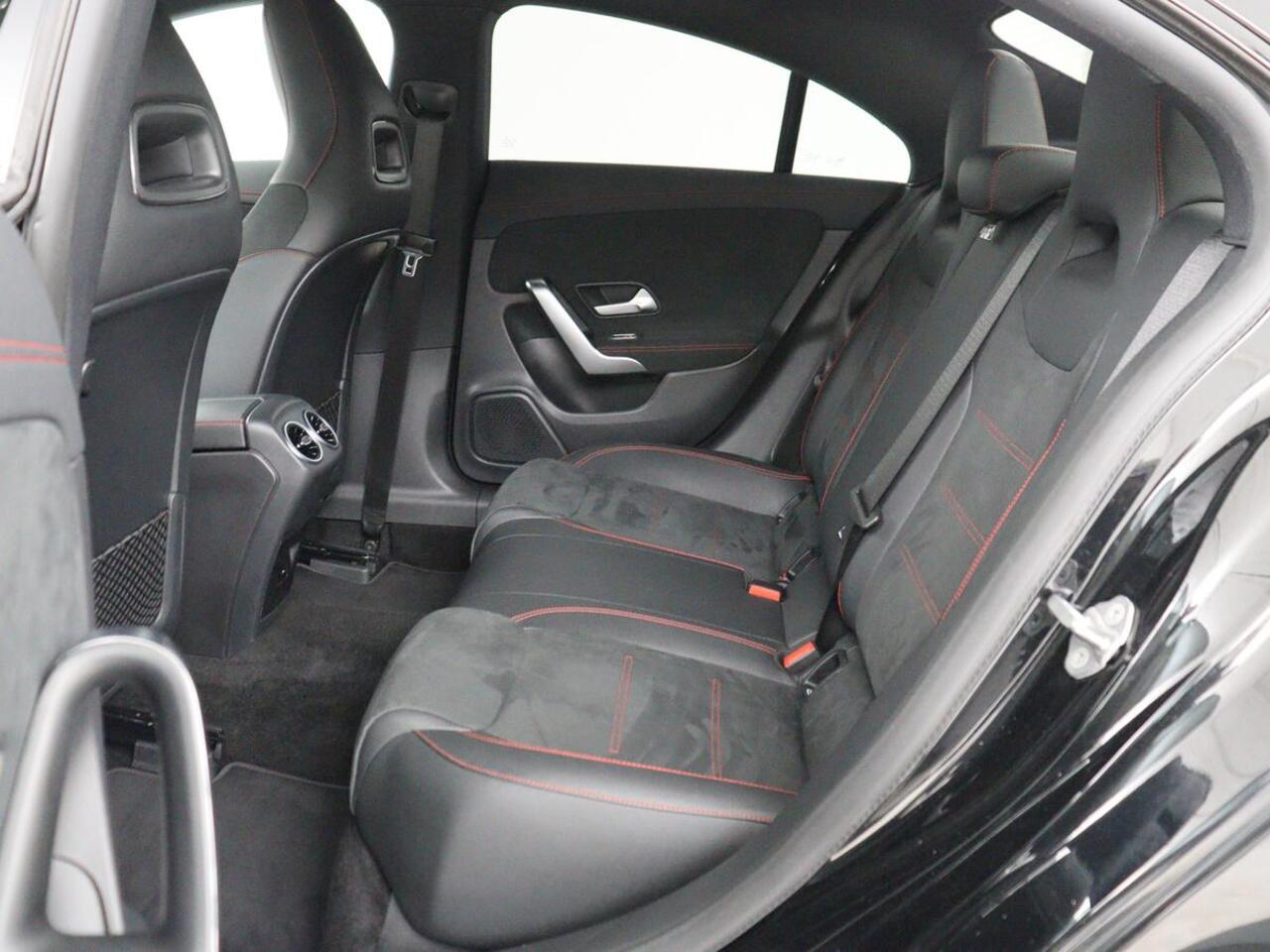 Mercedes-Benz CLA-KLASSE 250 e Bns Sol AMG Ld | Stoelverwarming | Widescreen | Sfeerverlichting | Full LED | Park Assist | Camera | Navigatie | Half leder