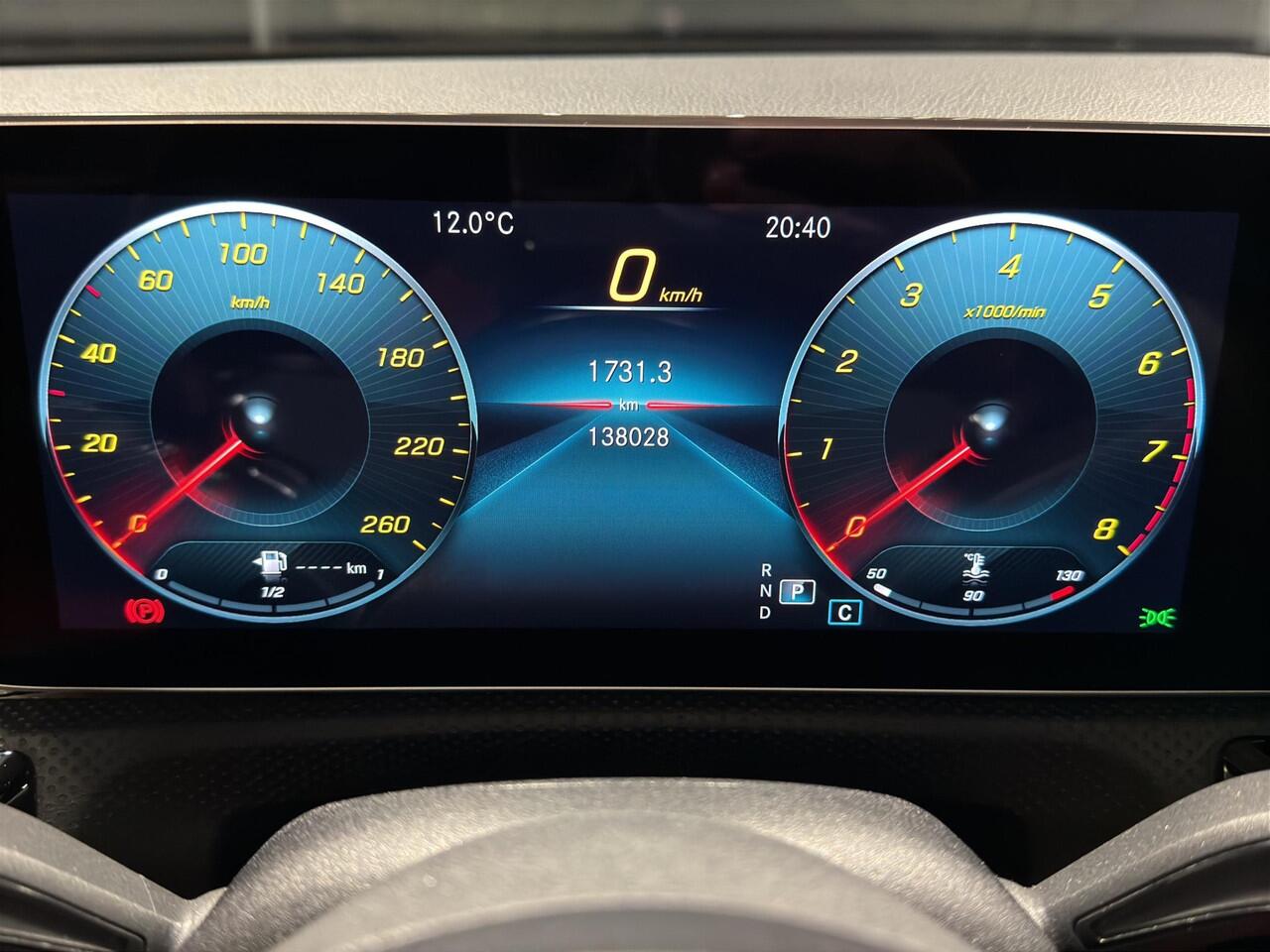 Mercedes-Benz CLA-KLASSE 180 Premium Plus AMG-Line Panoramadak | Leder | Memory | Night-pakket | Keyless-Go | Multibeam LED |