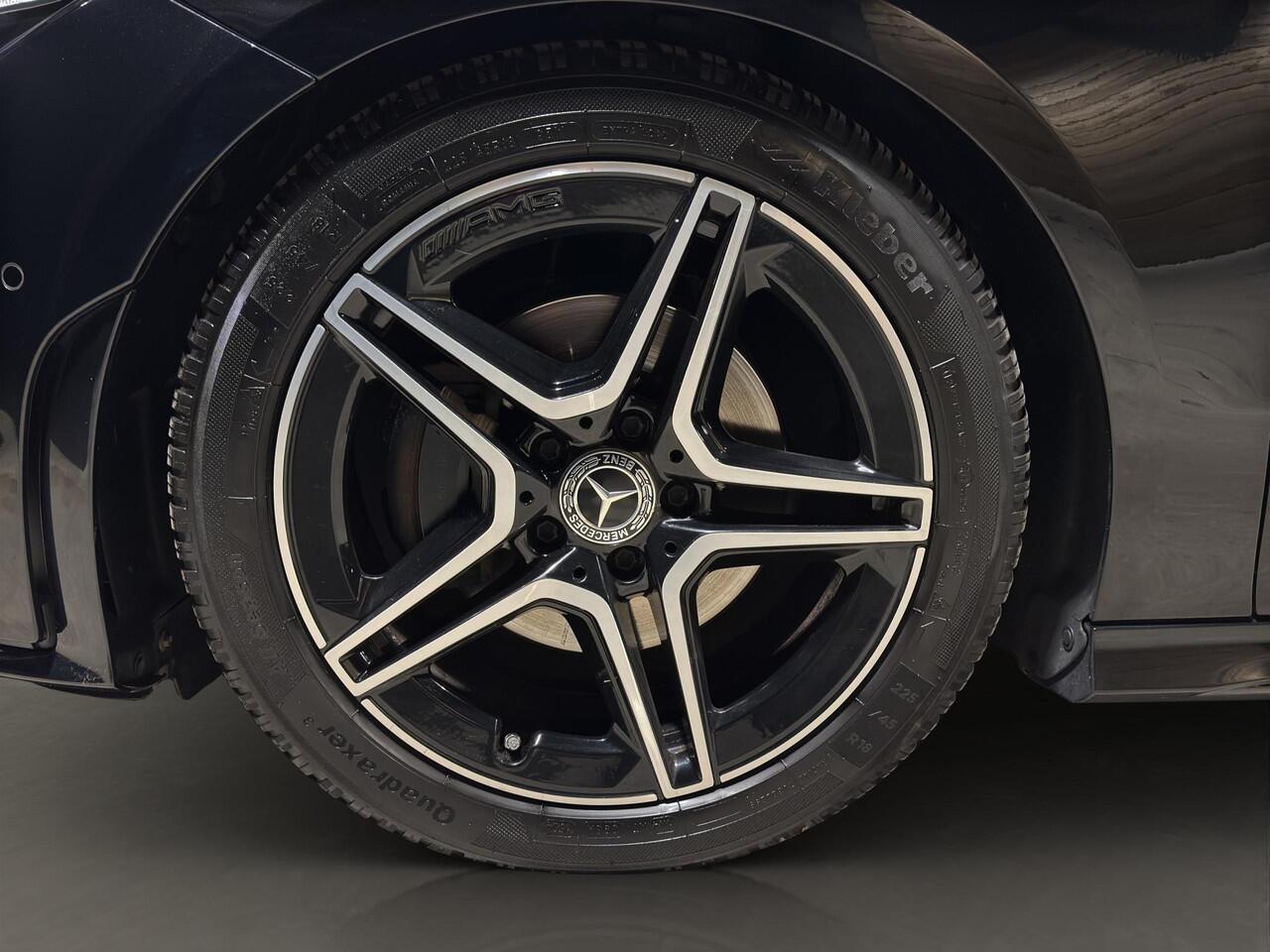 Mercedes-Benz CLA-KLASSE 180 Premium Plus AMG-Line Panoramadak | Leder | Memory | Night-pakket | Keyless-Go | Multibeam LED |