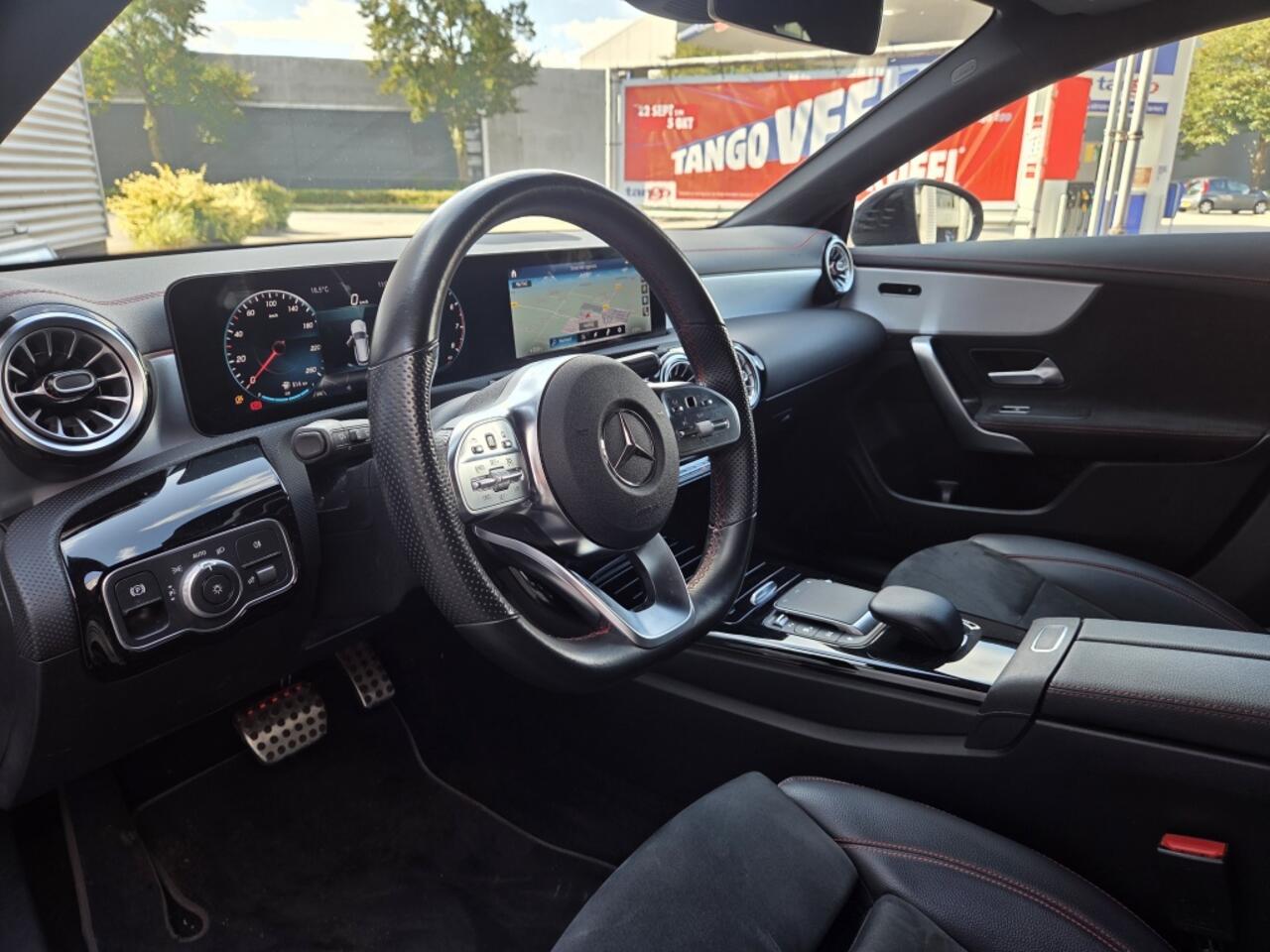 Mercedes-Benz CLA-KLASSE 180 Business Solution AMG | Stoel verw. | Navi