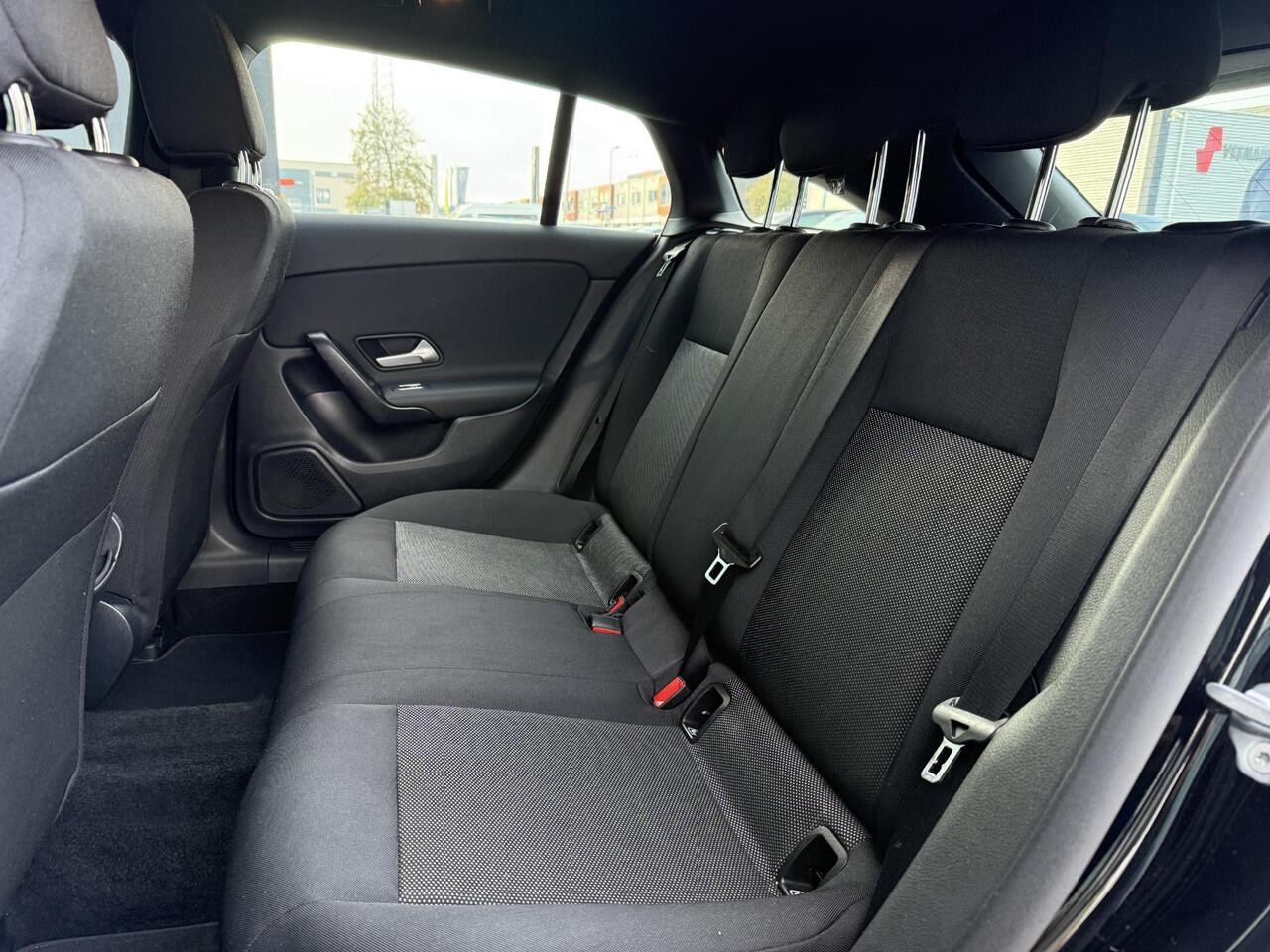 Mercedes-Benz CLA-KLASSE Shooting Brake 180 Business Solution