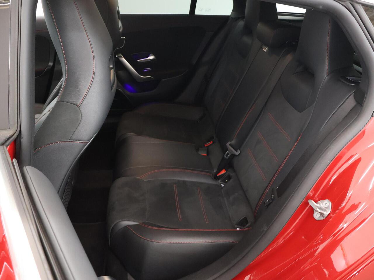 Mercedes-Benz CLA-KLASSE Shooting Brake 250 e AMG | Burmester 3D | Rij assistentie pakket | Easy Pack achterklep | Donker getint glas | Sfeerverlichting | Apple Carplay