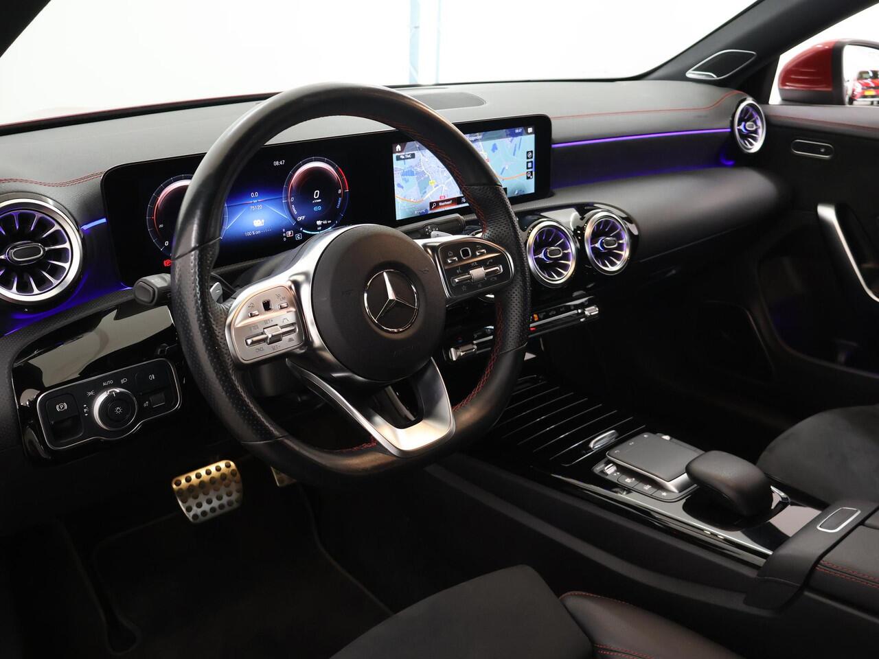 Mercedes-Benz CLA-KLASSE Shooting Brake 250 e AMG | Burmester 3D | Rij assistentie pakket | Easy Pack achterklep | Donker getint glas | Sfeerverlichting | Apple Carplay