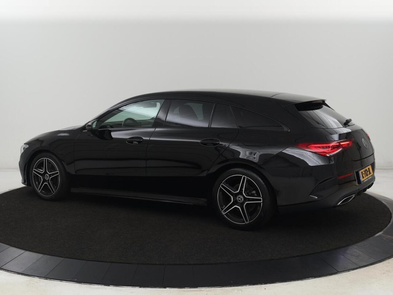 Mercedes-Benz CLA-KLASSE 200 AMG | Stoelverwarming | Camera | Leder/Alcantara | Sfeerverlichting | Park Assist | Full LED | Navigatie | Widescreen | Climate control | Bluetooth | Cruise control