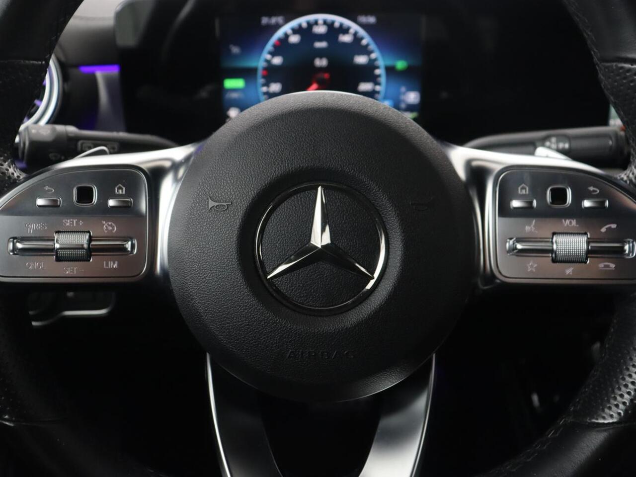 Mercedes-Benz CLA-KLASSE 250e AMG Line | Stoelverwarming | Carplay | Trekhaak | Leder/Alcantara | Navigatie | Full LED | Park Assist | Sfeerverlichting | Climate control | Cruise control | PHEV | Plug In